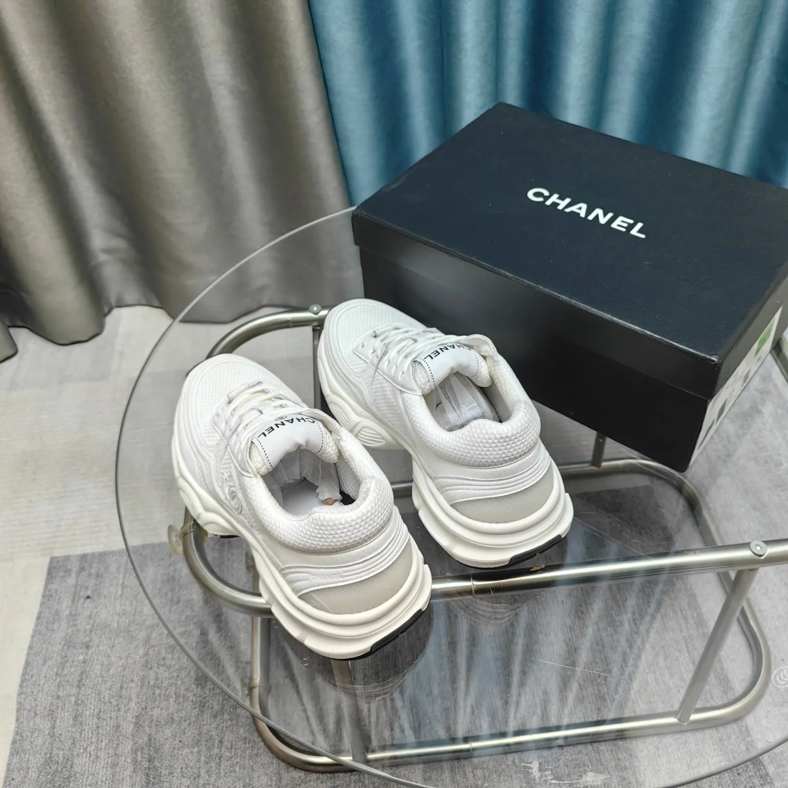 p680🐮🐮Chanel Chanel dad shoes, men and women couples - 2025 counter top casual sports shoes This classic design; the upper is electro-embroidered with a variety of techniques; the outsole is fashionable and sporty; it is unusual to incorporate a variety of color matching elements... The diversified mix and match is very beautiful and versatile, casual, fashionable, sports and outdoor can be taken into account... ꫛꫀꪝ Go➫ Material: ❶Upper is made of: Original imported first-layer silk cowhide + original waterproof cloth + original first-layer cowhide ❷Inner lining: original sheep lining + mesh ❸Outsole based on: original TPU combination outsole Special counter boutique packaging complete set for women 35–41